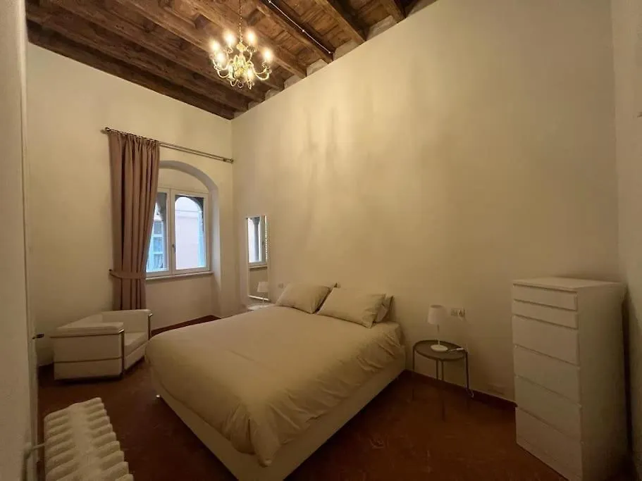 Appartamento La Dama Alla Finestra In Centro Como Italy
