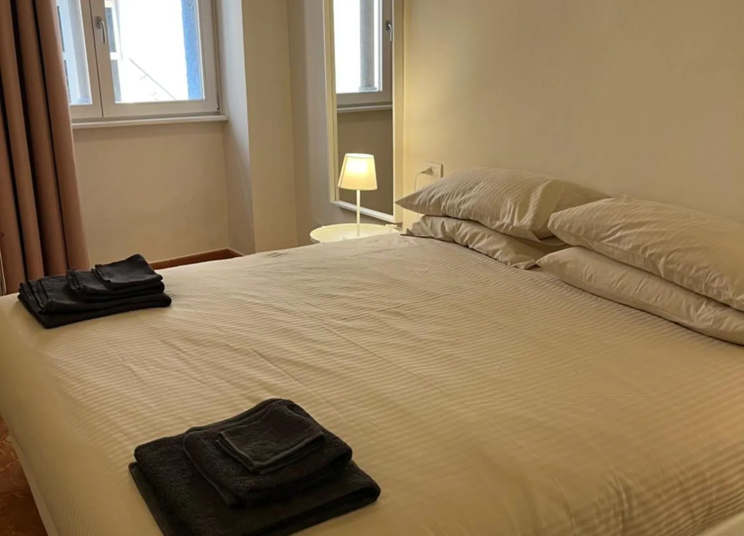 Appartamento La Dama Alla Finestra In Centro Como Apartment