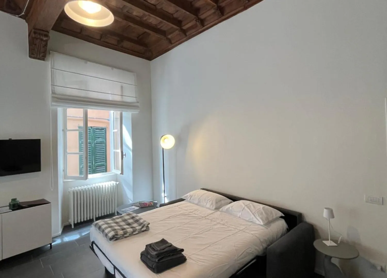 Apartment Appartamento La Dama Alla Finestra In Centro Como