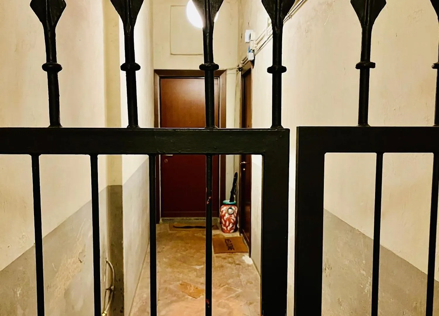 Apartment Appartamento La Dama Alla Finestra In Centro Como Italy
