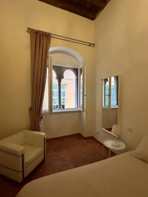 Apartment Appartamento La Dama Alla Finestra In Centro Como Italy